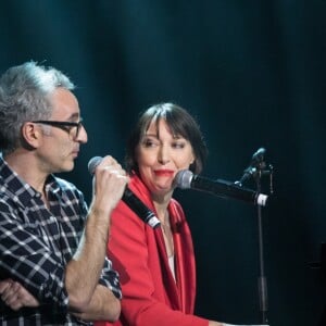 Vincent Delerm et Jeanne Cherhal lors du concert du 12ème Gala de l'Association pour la Recherche sur Alzheimer à la salle Pleyel, à Paris, le 30 janvier 2017.