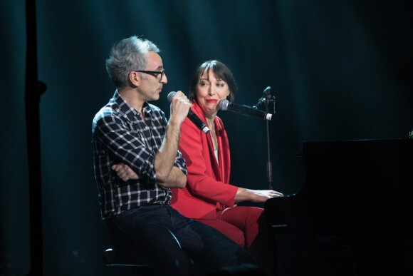 Vincent Delerm et Jeanne Cherhal lors du concert du 12ème Gala de l'Association pour la Recherche sur Alzheimer à la salle Pleyel, à Paris, le 30 janvier 2017.