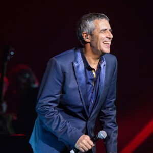 Julien Clerc lors du concert du 12ème Gala de l'Association pour la Recherche sur Alzheimer à la salle Pleyel, à Paris, le 30 janvier 2017.