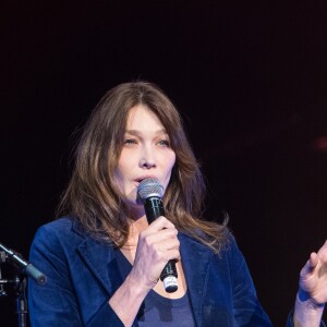 Carla Bruni-Sarkozy lors du concert du 12ème Gala de l'Association pour la Recherche sur Alzheimer à la salle Pleyel, à Paris, le 30 janvier 2017.