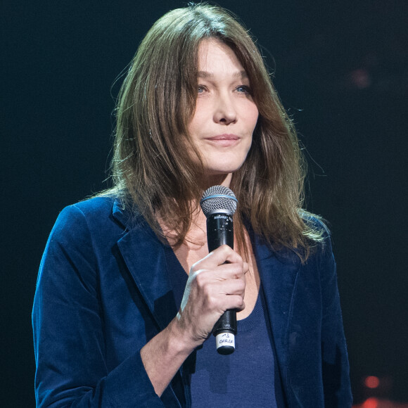 Carla Bruni-Sarkozy lors du concert du 12ème Gala de l'Association pour la Recherche sur Alzheimer à la salle Pleyel, à Paris, le 30 janvier 2017.