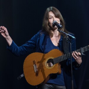 Carla Bruni-Sarkozy lors du concert du 12ème Gala de l'Association pour la Recherche sur Alzheimer à la salle Pleyel, à Paris, le 30 janvier 2017.