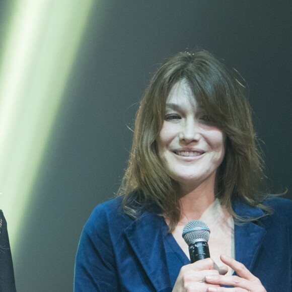Sandrine Kiberlain, Carla Bruni-Sarkozy et Jeanne Cherhal lors du concert du 12ème Gala de l'Association pour la Recherche sur Alzheimer à la salle Pleyel, à Paris, le 30 janvier 2017.