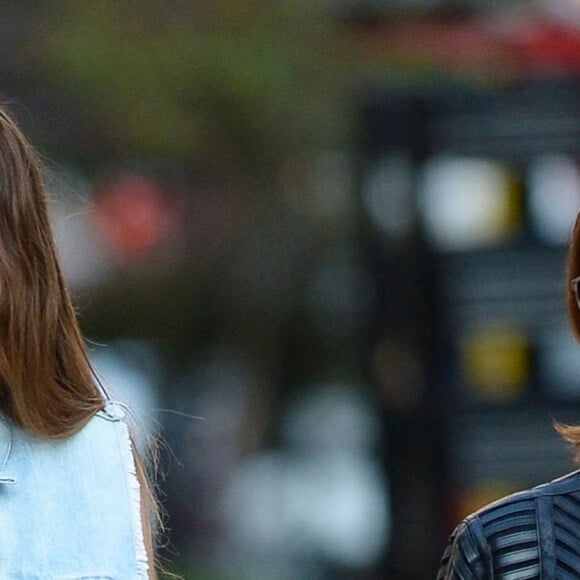 Teri Hatcher se promène avec sa fille Emerson à New York, le 15 août 2015.