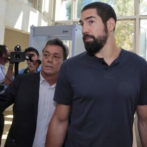 Le joueur Nikola Karabatic et son avocat Jean-Marc Phung - Ouverture du procès du match de handball truqué devant le tribunal correctionnel de Montpellier le 15 juin 2015.