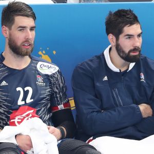 Nikola Karabatic et son frère Luka Karabatic lors du match d'ouverture du mondial de handball, la France contre le Brésil à AccorHotels Arena à Paris, France, le 11 janvier 2017.