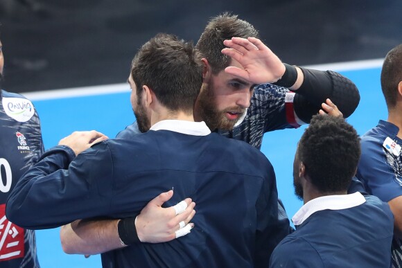 Nikola Karabatic et son frère Luka Karabatic lors du match d'ouverture du mondial de handball, la France contre le Brésil à AccorHotels Arena à Paris, France, le 11 janvier 2017. La France remporte le match 31 à 16.