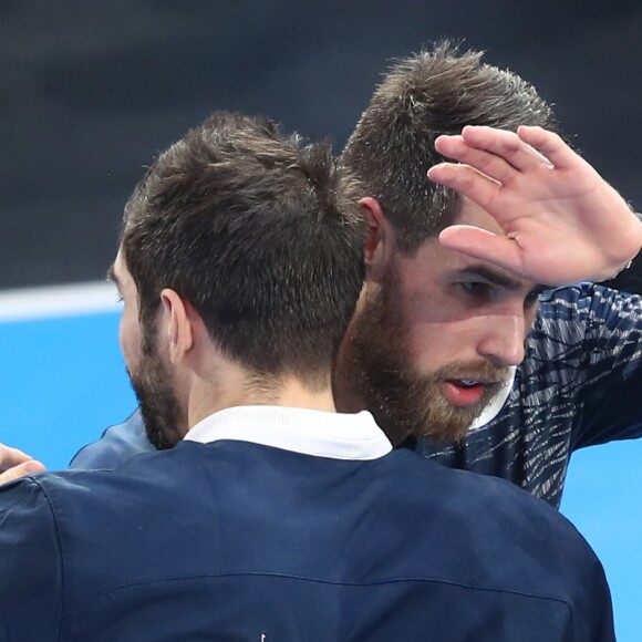 Nikola Karabatic et son frère Luka Karabatic lors du match d'ouverture du mondial de handball, la France contre le Brésil à AccorHotels Arena à Paris, France, le 11 janvier 2017. La France remporte le match 31 à 16.