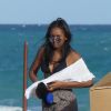 Sasha Obama, la fille de Barack Obama, sur la plage avec des amies, protégée par la garde présidentielle à Miami, le 14 janvier 2017.