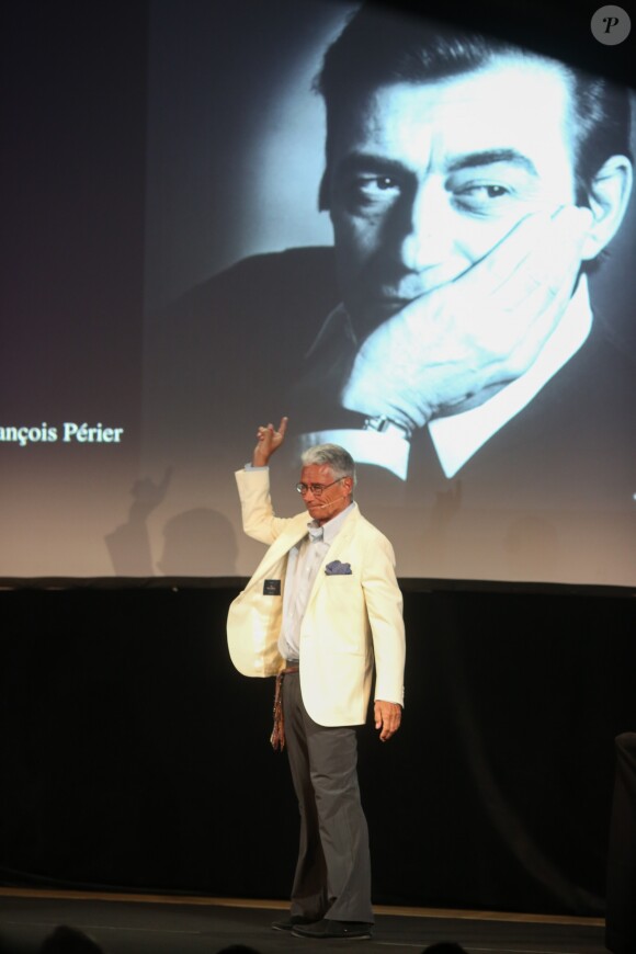 Jean-Marie Périer raconte, sur la scène du théâtre de la Michodière, ses rencontres, ses anecdotes, ses aventures, de ses années 60. Le 12 octobre 2015