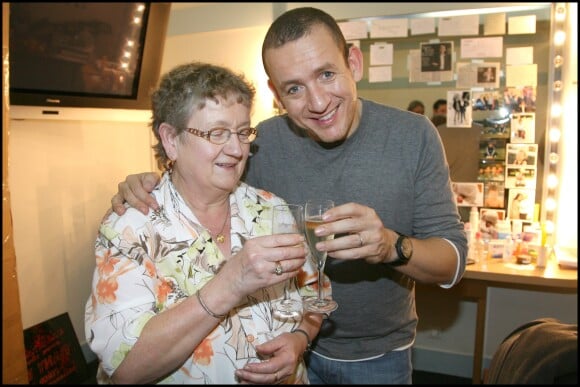 Exclusif - Dany Boon avec sa mère pour fêter le Nouvel an à l'Olympi en 2010