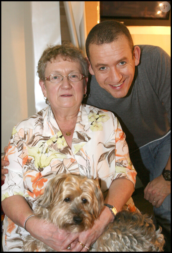 Exclusif - Dany Boon avec sa mère pour fêter le Nouvel an à l'Olympi en 2010
