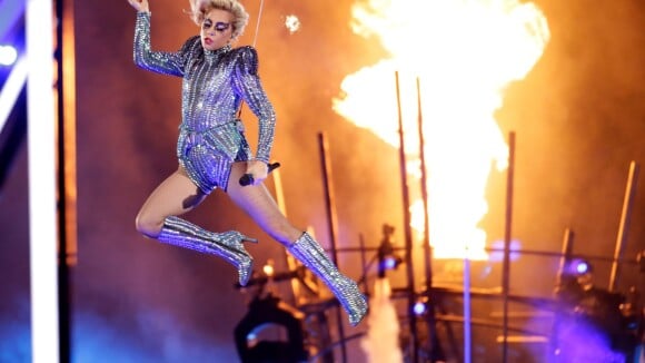 Super Bowl : Lady Gaga enflamme la scène et assure un show dément à la mi-temps