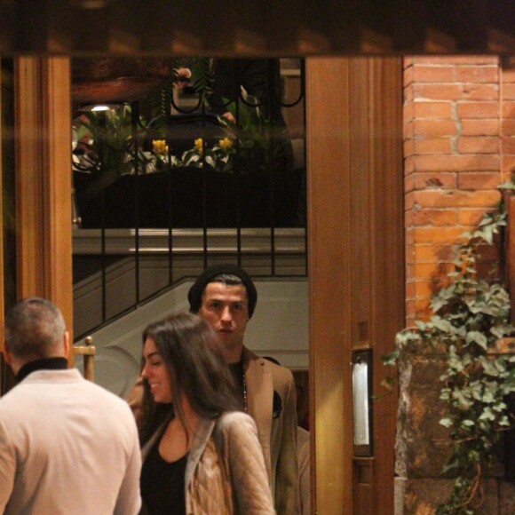 Cristiano Ronaldo a fêté le 23e anniversaire de sa compagne Georgina Rodriguez au restaurant El Paraguas à Madrid, le 30 janvier 2017.