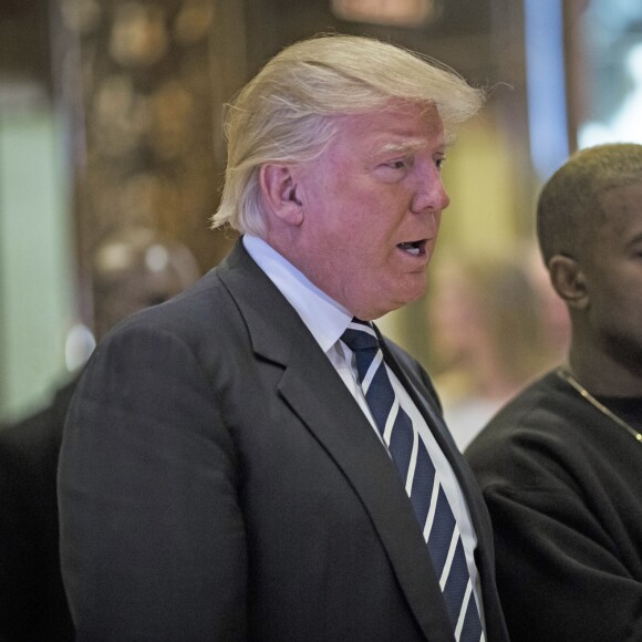 Le président élu Donald J. Trump et Kanye West dans le lobby de la Trump Tower à Manhattan, New York, le 13 décembre 2016.