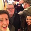 Steve Hewlett pose avec son clan sur Twitter, en février 2015