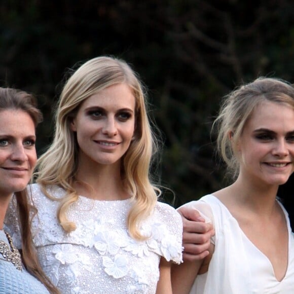 Chloe Delevingne, Poppy Delevingne, Cara Delevingne au Mariage de Poppy Delevingne et de James Cook en l'église de "St Paul's" à Wilton Place, Knightsbridge, à Londres, le 16 mai 2014