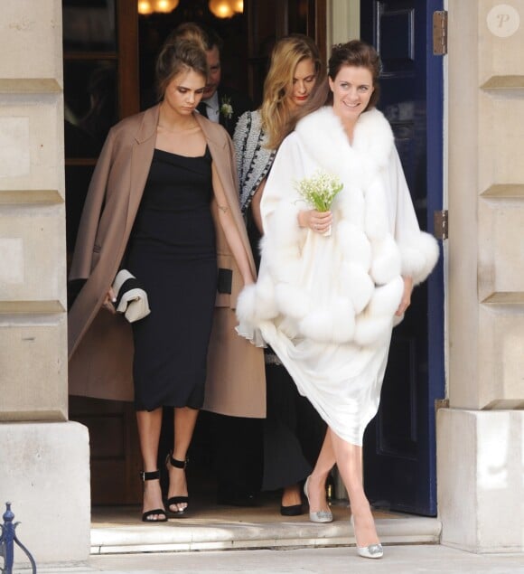 Cara et sa soeur Poppy Delevingne au Mariage de Chloe Delevingne et Edward Grant à Londres. Le 7 février 2014