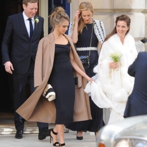 Cara et sa soeur Poppy Delevingne au Mariage de Chloe Delevingne et Edward Grant à Londres. Le 7 février 2014