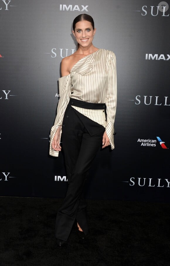 Allison Williams à la Première du film "Sully" à New York. Le 6 septembre 2016