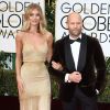 Jason Statham et sa fiancée Rosie Huntington-Whiteley - La 73e cérémonie annuelle des Golden Globe Awards à Beverly Hills, le 10 janvier 2016.