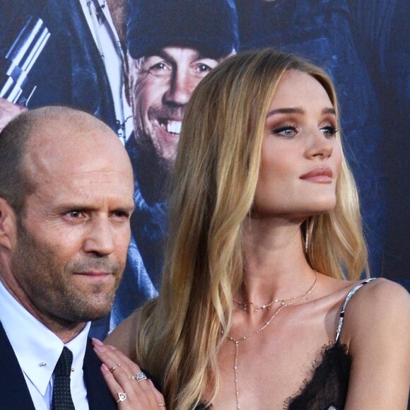 Jason Statham et Rosie Huntington-Whiteley - Première du film "The Expendables 3" au TCL Chinese Theatre à Los Angeles. Le 11 août 2014