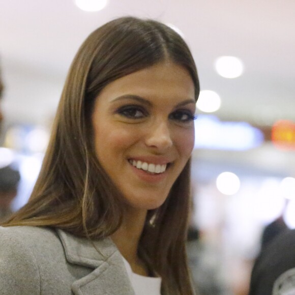 Exclusif - Miss Univers 2016 Iris Mittenaere arrive à l'aéroport JFK de New York City, New York, Etats-Unis, le 2 février 2017. 