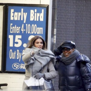 Semi-exclusif - Miss Univers 2016 Iris Mittenaere se balade dans le quartier de Fifth Avenue avec un membre de l'organisation de Miss Univers après avoir passé 2 heures chez le coiffeur "Abel Atelier" dans le quartier de Upper East Side à New York, le 5 février 20107