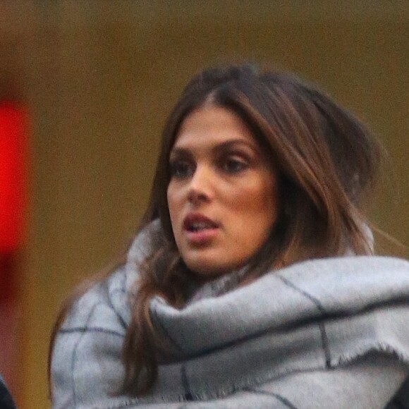 Semi-exclusif - Miss Univers 2016 Iris Mittenaere se balade dans le quartier de Fifth Avenue avec un membre de l'organisation de Miss Univers après avoir passé 2 heures chez le coiffeur "Abel Atelier" dans le quartier de Upper East Side à New York, le 5 février 20107