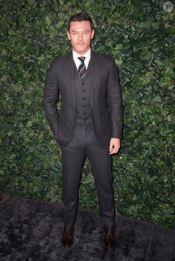 Luke Evans assiste au dîner pré-BAFTAs de Charles Finch et Chanel au Annabel's. Londres, le 11 février 2016.