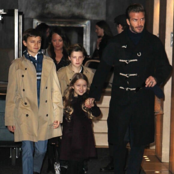 David Beckham sortant de son hôtel avec ses enfants Brooklyn, Romeo, Cruz et Harper, à New York le 12 février 2017