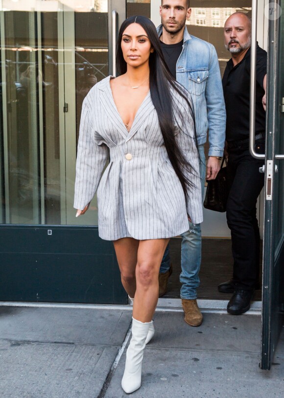 Kim Kardashian et son attaché de presse Simon Huck se baladent dans les rues de New York, le 14 février 2017