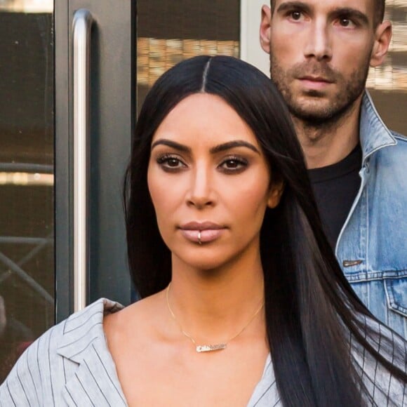 Kim Kardashian et son attaché de presse Simon Huck se baladent dans les rues de New York, le 14 février 2017