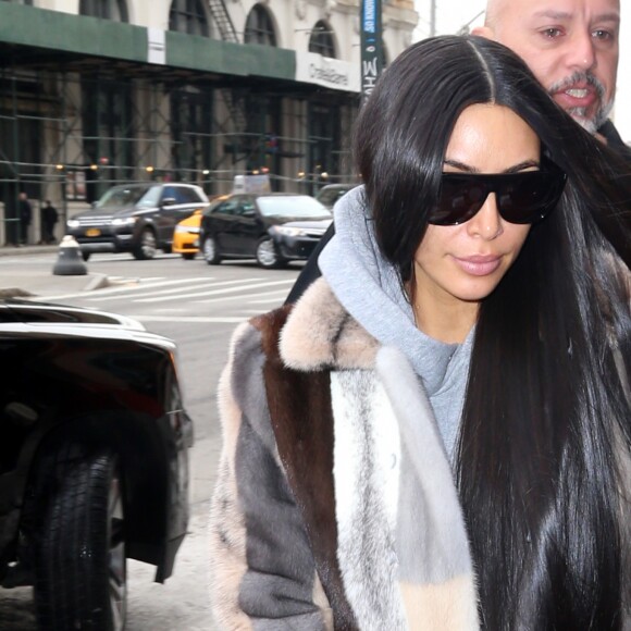 Kim Kardashian quitte l'hôtel Mercer lors de la fashion week de New York le 14 février 2017.