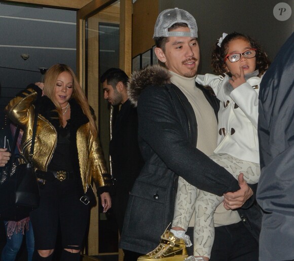 Exclusif - Mariah Carey, sa fille Monroe dans les bras du nouveau compagnon de Mariah, Bryan Tanaka à la sortie du restaurant japonais Nobu à Londres, Royaume Uni, le 15 janvier 2017. © CPA/Bestimage