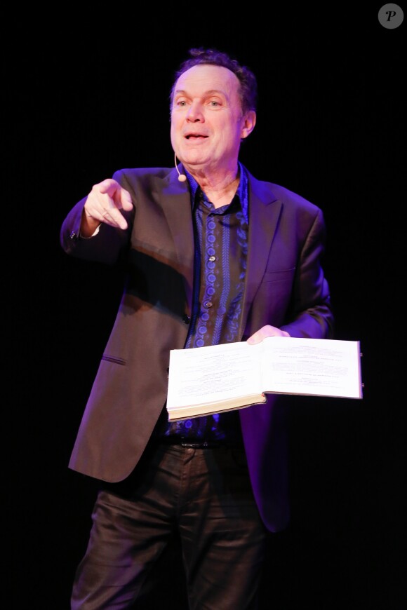 Exclusif - Julien Lepers sur scène dans "Danse avec les mots" au théâtre Les Feux de la Rampe à Paris. Le 22 janvier 2017 © Philippe Doignon / Bestimage