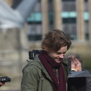 Thomas Brodie-Sangster, Liam Neeson sur le tournage de la suite de Love Actually pour le Comedy Relief and Red Nose Day à Londres le 16 février 2017.