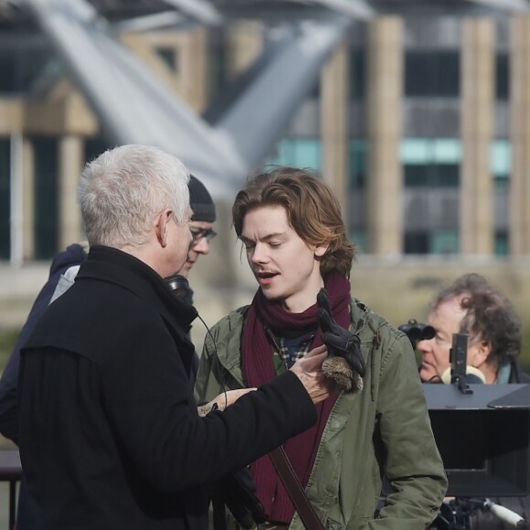 Thomas Brodie-Sangster, Liam Neeson sur le tournage de la suite de Love Actually pour le Comedy Relief and Red Nose Day à Londres le 16 février 2017.