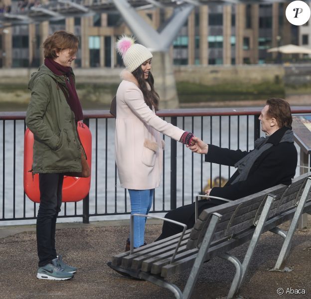 Thomas Brodie-Sangster, Liam Neeson, Olivia Olson sur le tournage de la suite de Love Actually pour le Comedy Relief and Red Nose Day à Londres le 16 février 2017.