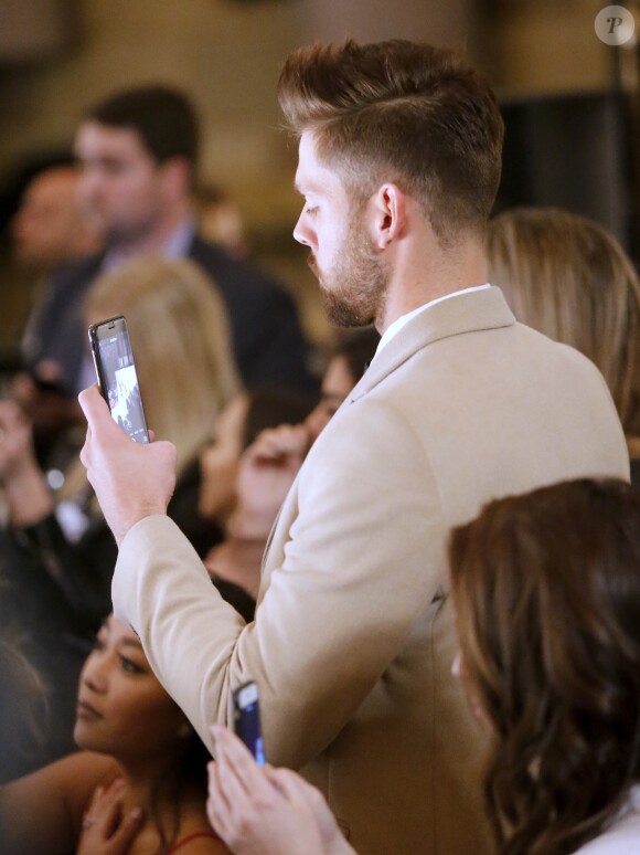 Exclusif - Iris Mittenaere (Miss Univers) défile pour Sherri Hill sous les yeux de son compagnon Matthieu, qui la prend en photo, lors de la fashion week à New York, le 13 février 2017. Elle défile pour la première fois depuis son élection. © Morgan Dessalles / Charles Guerin / Bestimage