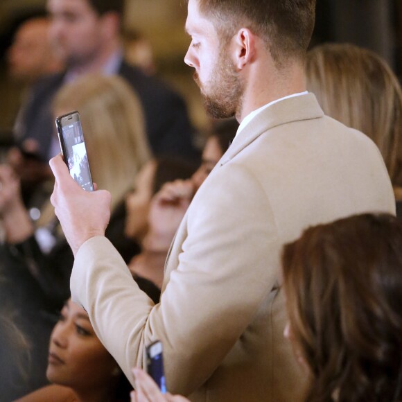 Exclusif - Iris Mittenaere (Miss Univers) défile pour Sherri Hill sous les yeux de son compagnon Matthieu, qui la prend en photo, lors de la fashion week à New York, le 13 février 2017. Elle défile pour la première fois depuis son élection. © Morgan Dessalles / Charles Guerin / Bestimage