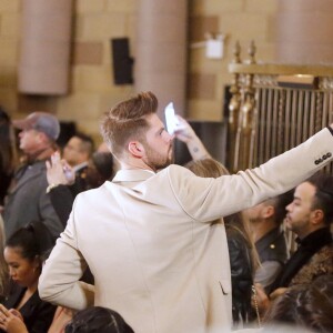 Exclusif - Iris Mittenaere (Miss Univers) défile pour Sherri Hill sous les yeux de son compagnon Matthieu, qui la prend en photo, lors de la fashion week à New York, le 13 février 2017. Elle défile pour la première fois depuis son élection. © Morgan Dessalles / Charles Guerin / Bestimage