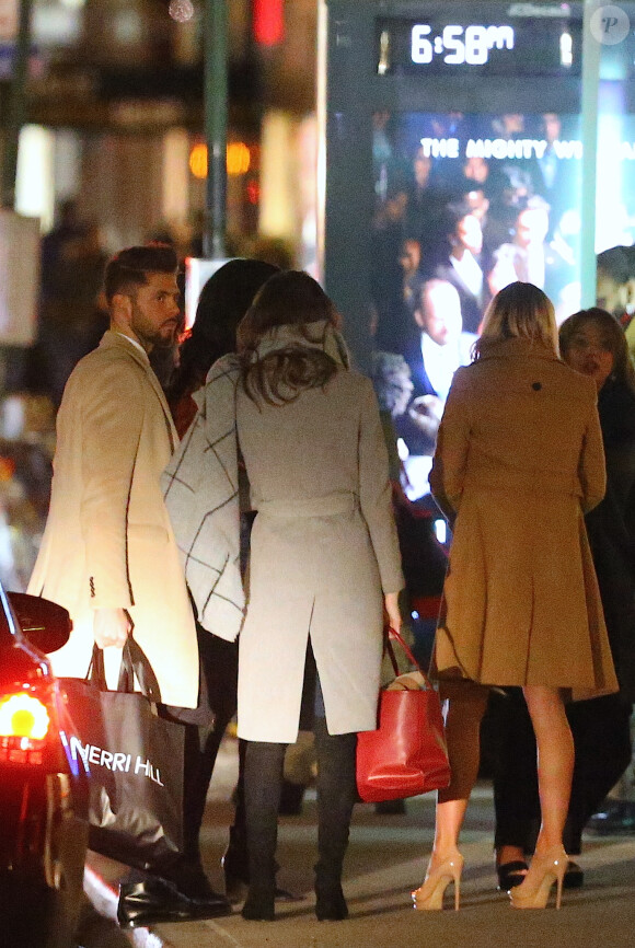 Exclusif - Iris Mittenaere (Miss Univers) et son compagnon Matthieu rentrent chez eux après le défilé Sherri Hill lors de la fashion week à New York, le 13 février 2017.