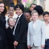 Pax, Knox, Vivienne, Maddox, Zahara et Shiloh Jolie-Pitt - Angelina Jolie, radieuse et souriante, rend visite au roi du Cambodge Norodom Sihamoni pour la projection de son film accompagnée de ses six enfants à Siem Reap le 18 février 2017. Son film "D'abord ils ont tué mon père" (First They Killed My Father) raconte l'histoire vraie de l'activiste américano-cambodgienne Loung Ung ayant survécu aux atrocités du régime des Khmers rouges...