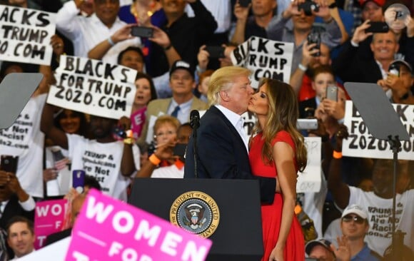 Donald et Melania Trump lors d'un grand rassemblement organisé à Melbourne, en Floride, le 18 février 2017