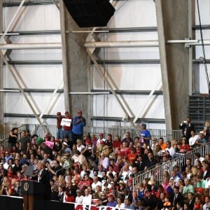 Donald et Melania Trump lors d'un grand rassemblement organisé à Melbourne, en Floride, le 18 février 2017