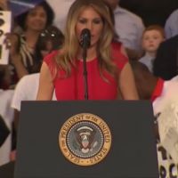 Melania Trump : Glamour, la First Lady lance une prière et répond aux haters