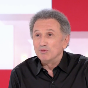 Michel Drucker dans "Vivement la télé", le 19 février 2017 sur France 2.