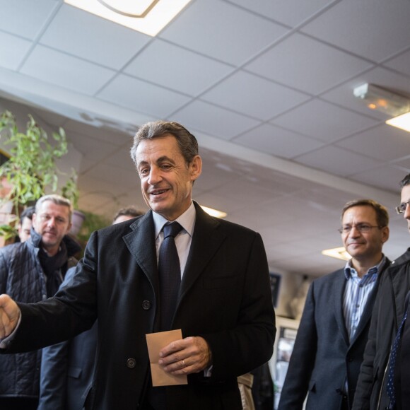 Nicolas Sarkozy vote pour les primaires de la droite et du centre dans une école du 16ème arrondissement de Paris le 20 novembre 2016. © Hamilton / Pool / Bestimage