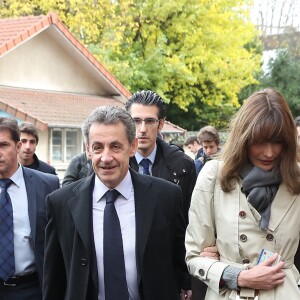 Nicolas Sarkozy et sa femme Carla Bruni votent pour les primaires de la droite et du centre à Paris dans le 16ème arrondissement le 20 novembre 2016. © Cyril Moreau / Bestimage